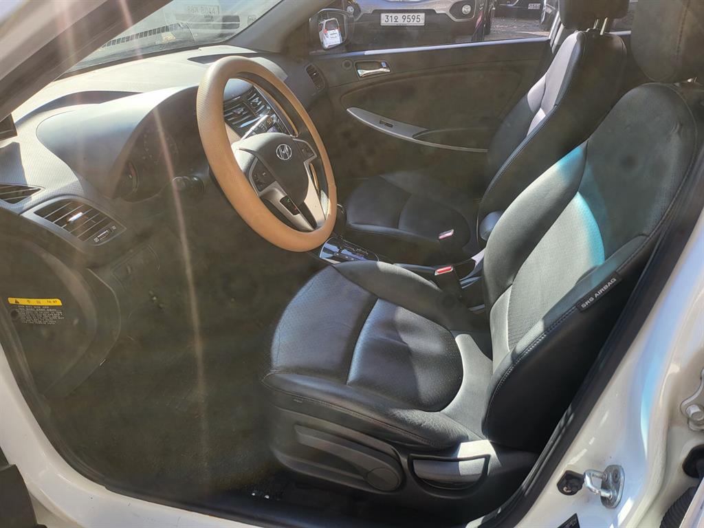 HYUNDAI Accent 2011 Blanco - Importación desde Corea - HF Imports Iquique - Foto 16