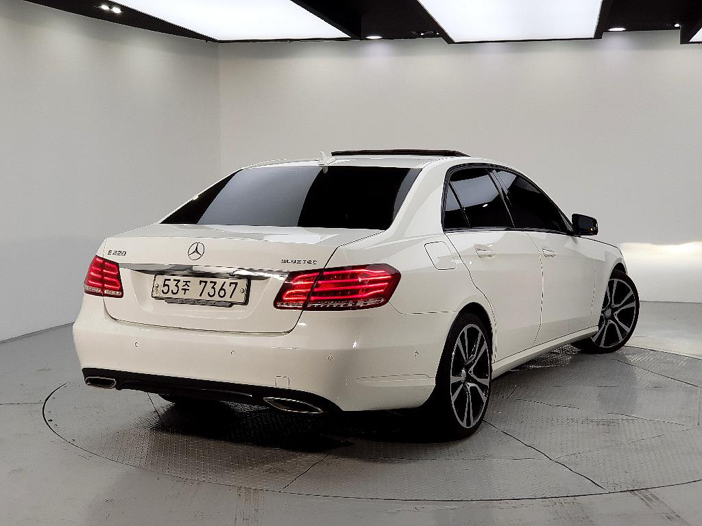 Mercedes Benz E class - Vista 4