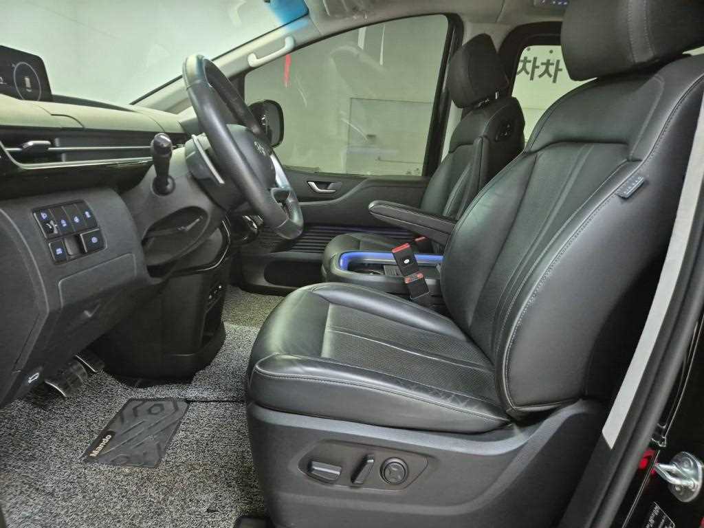 HYUNDAI Staria - Vista 11