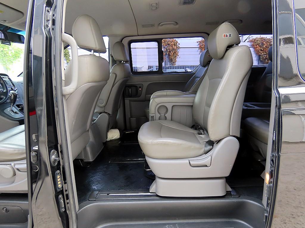 HYUNDAI Starex - Vista 6