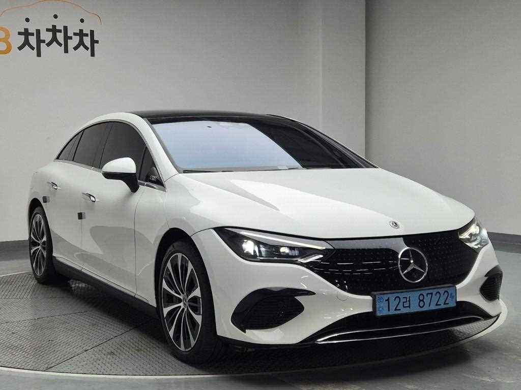 Mercedes Benz EQE - Vista 4