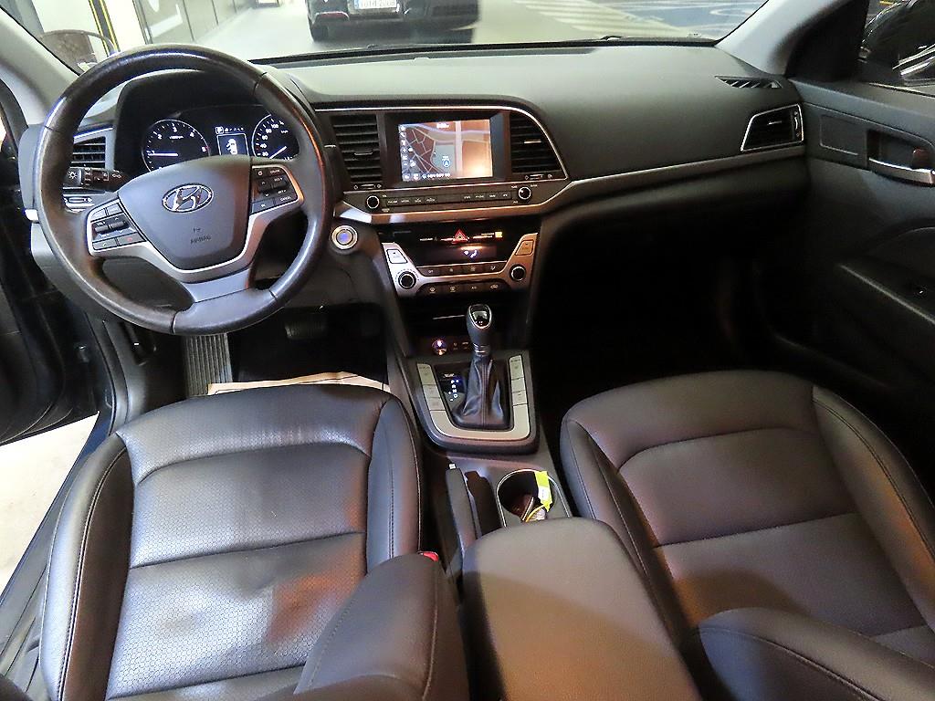 HYUNDAI Avante - Vista 10