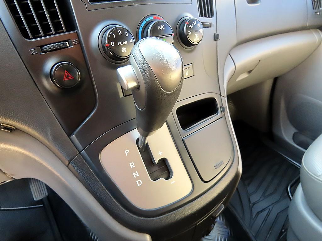 HYUNDAI Starex - Vista 11