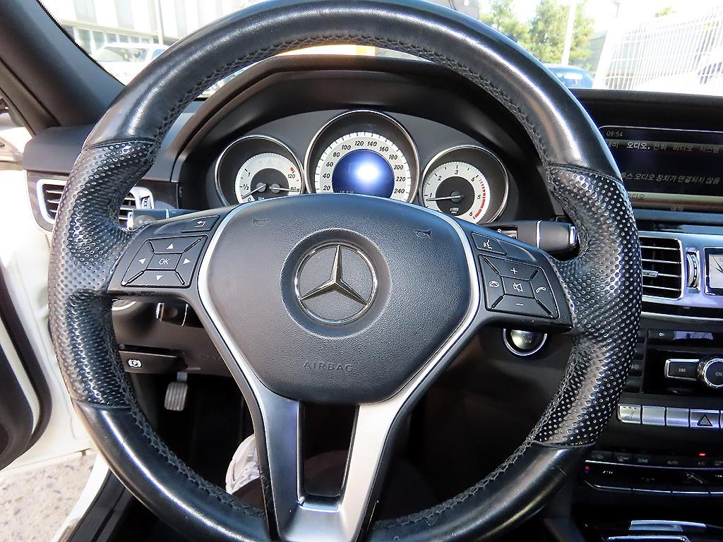 Mercedes Benz E class - Vista 8