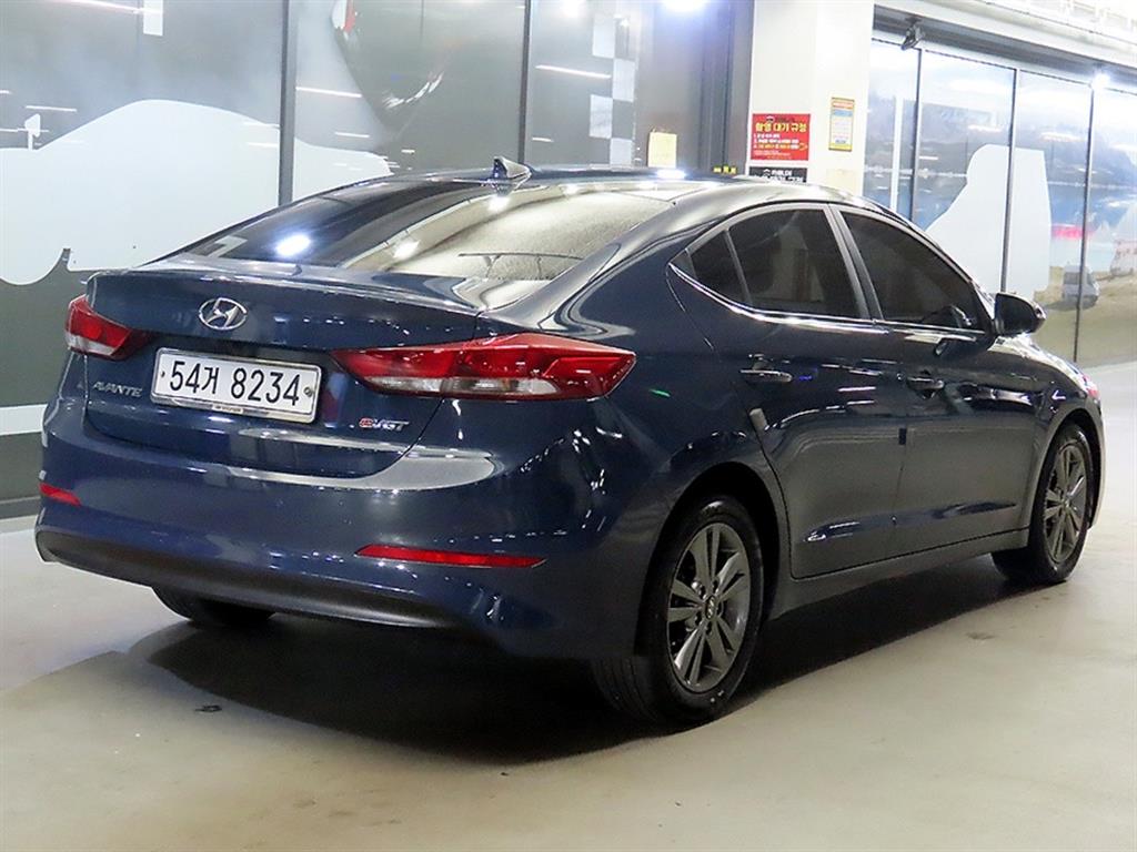 HYUNDAI Avante - Vista 4