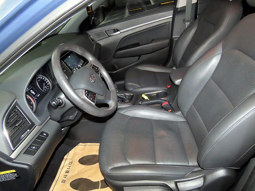 HYUNDAI Avante - Vista 6