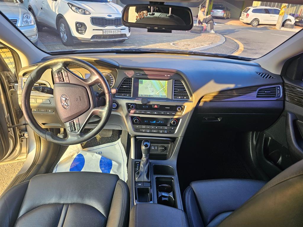 HYUNDAI Sonata - Vista 12