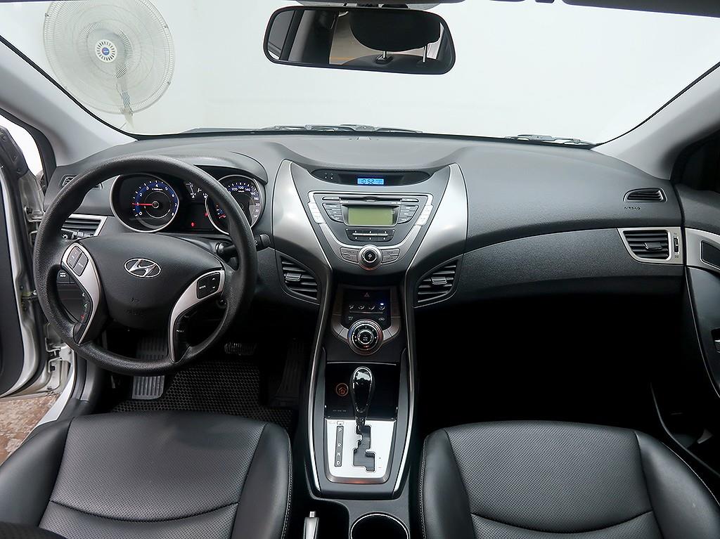 HYUNDAI Avante - Vista 9