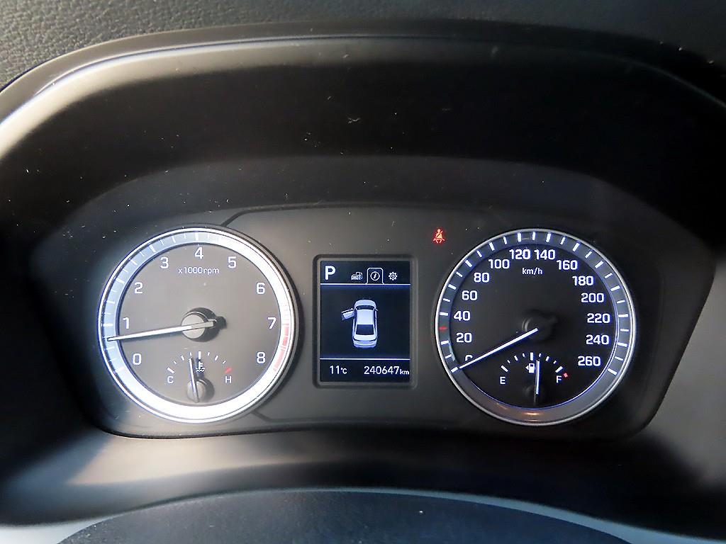 HYUNDAI Sonata - Vista 9