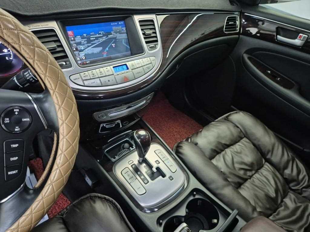 HYUNDAI Genesis - Vista 10