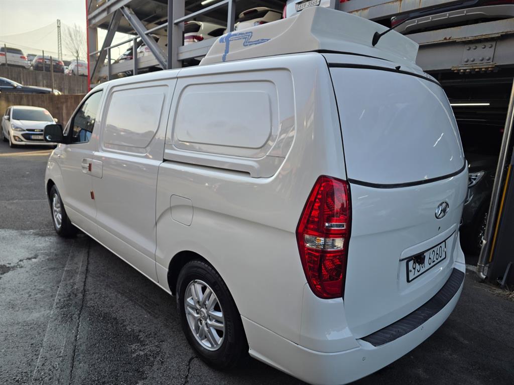 HYUNDAI Starex - Vista 4