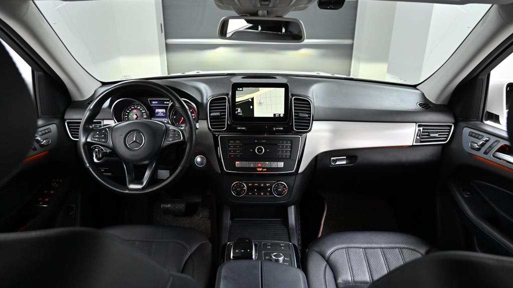 Mercedes Benz GLE Class - Vista 9
