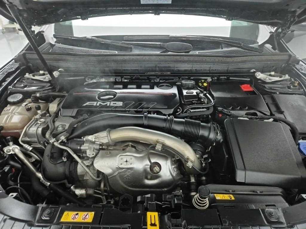 Mercedes Benz GLB Class - Vista 5