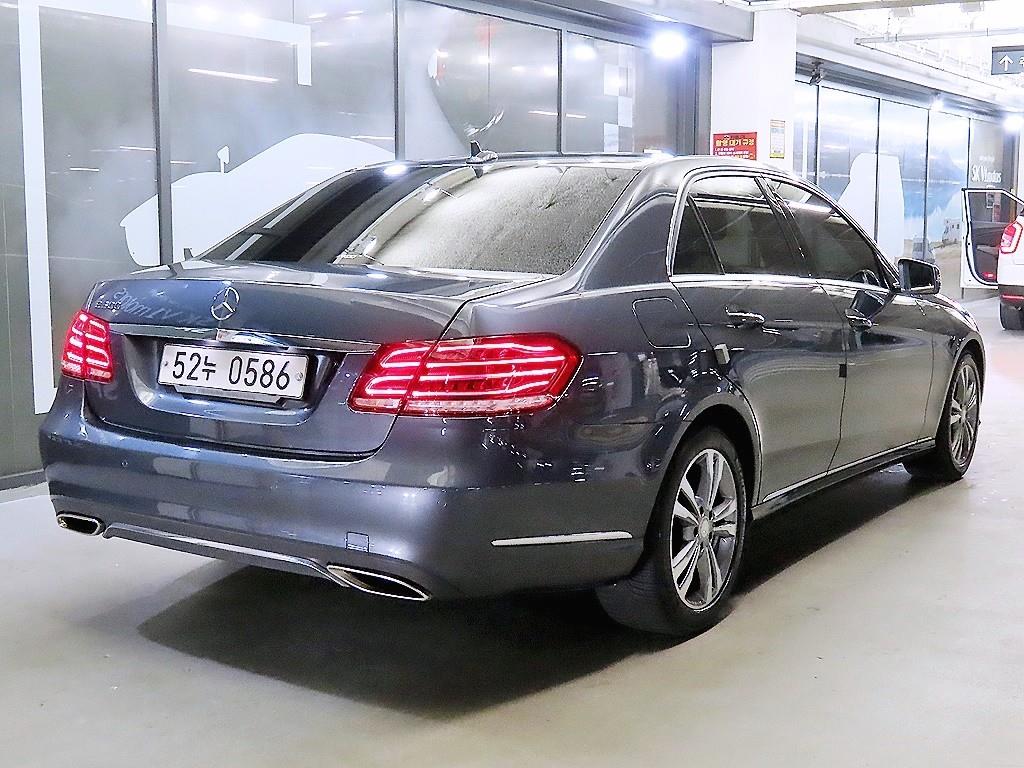 Mercedes Benz E class - Vista 4