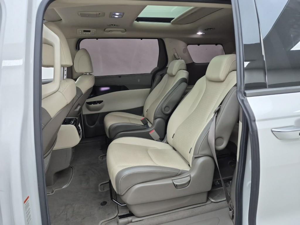 KIA Carnival - Vista 12