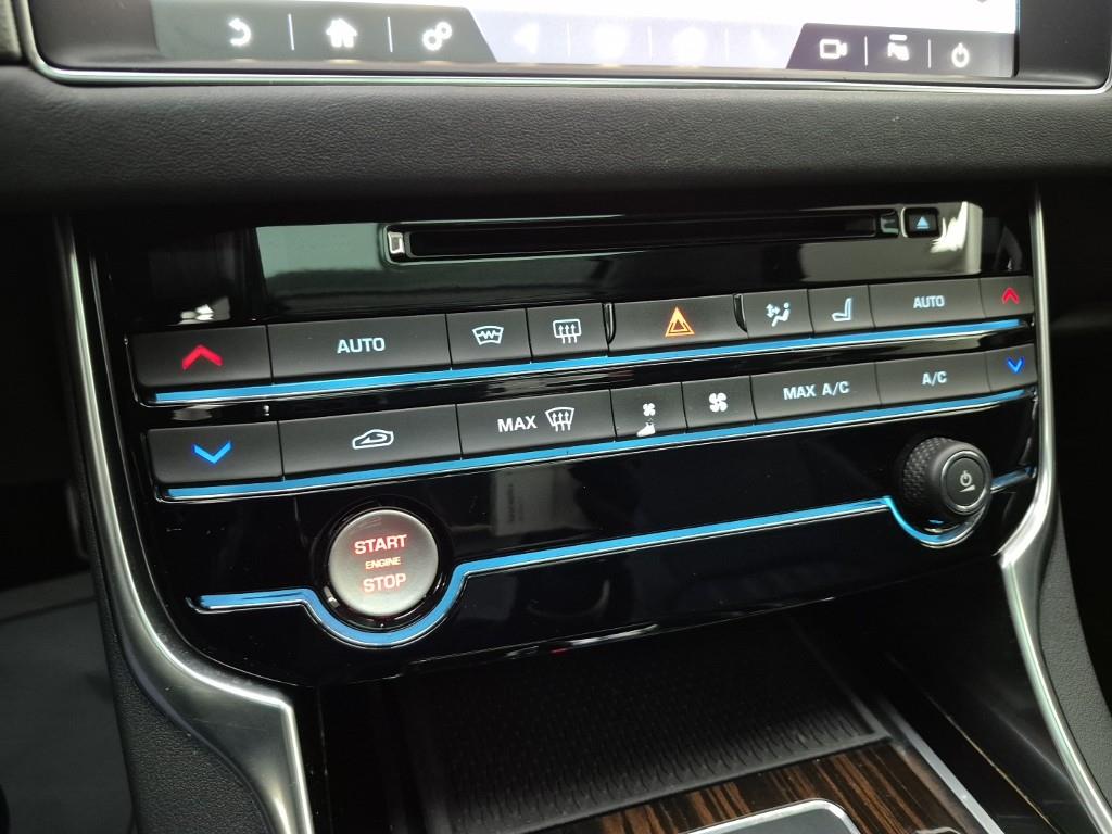 Jaguar XF - Vista 10