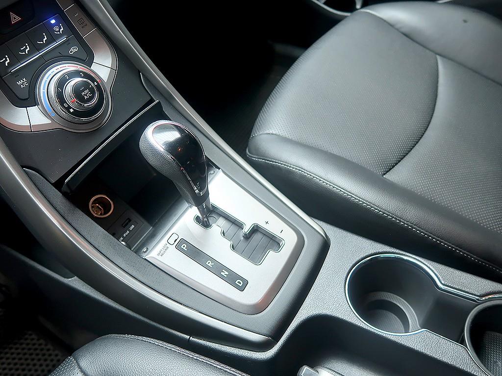 HYUNDAI Avante 2013 Gris - Importación desde Corea - HF Imports Iquique - Foto 10