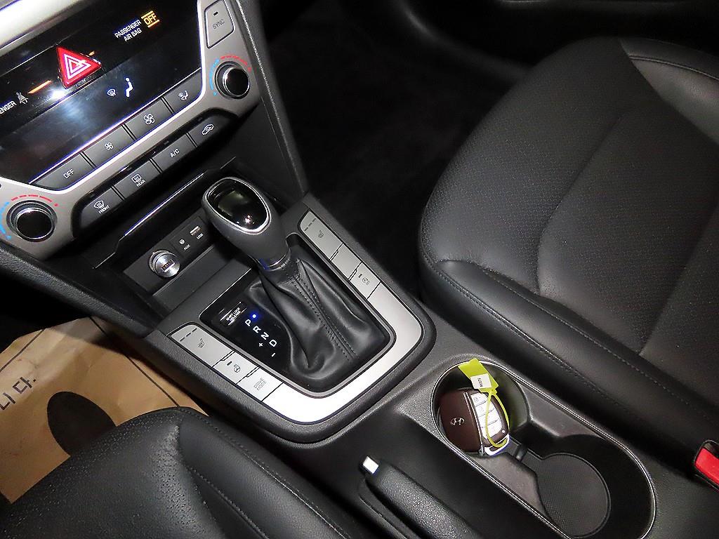 HYUNDAI Avante - Vista 12