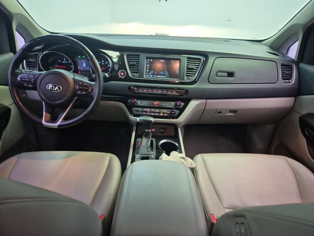 KIA Carnival - Vista 7