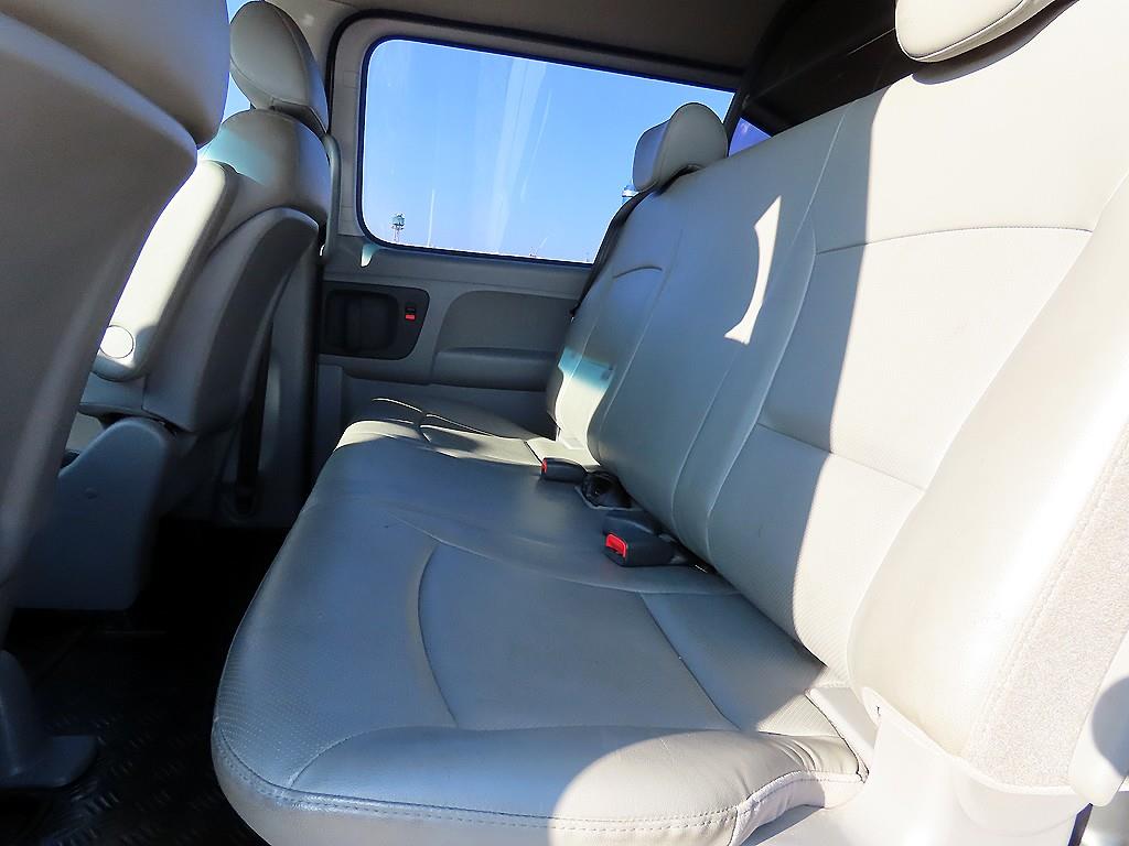 HYUNDAI Starex - Vista 6