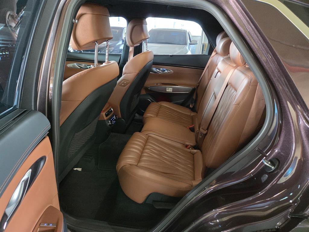 Genesis GV70 - Vista 7