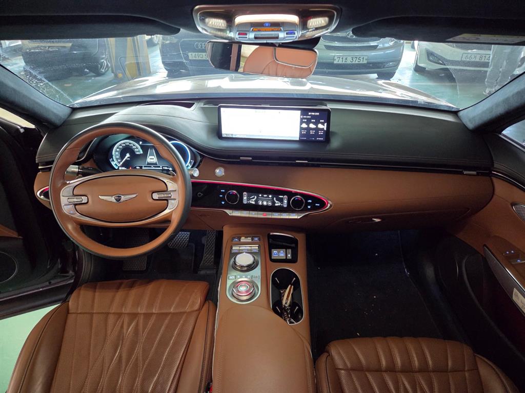 Genesis GV70 - Vista 8