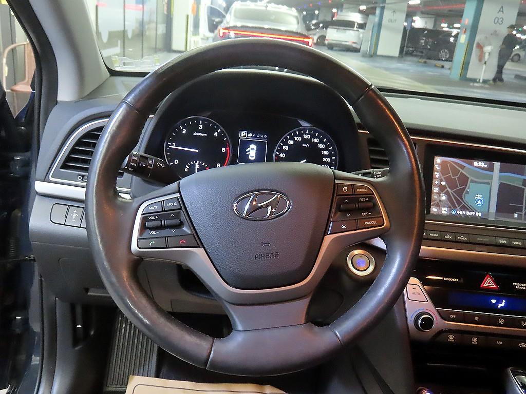 HYUNDAI Avante - Vista 8