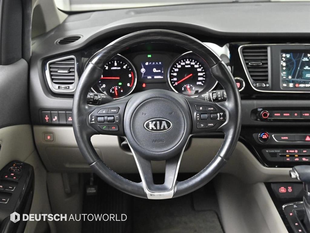 KIA Carnival - Vista 12
