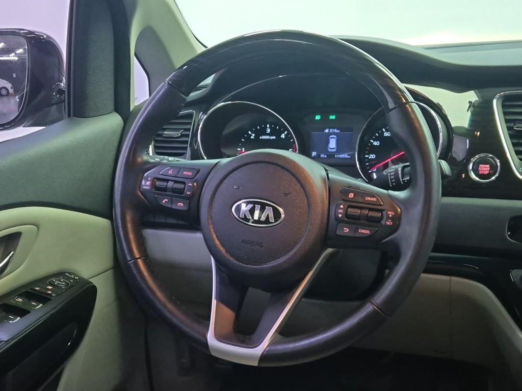 KIA Carnival - Vista 9