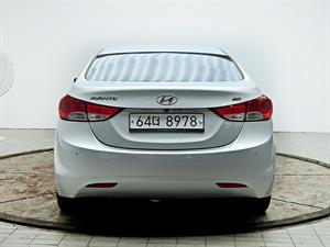 HYUNDAI Avante - Vista 6