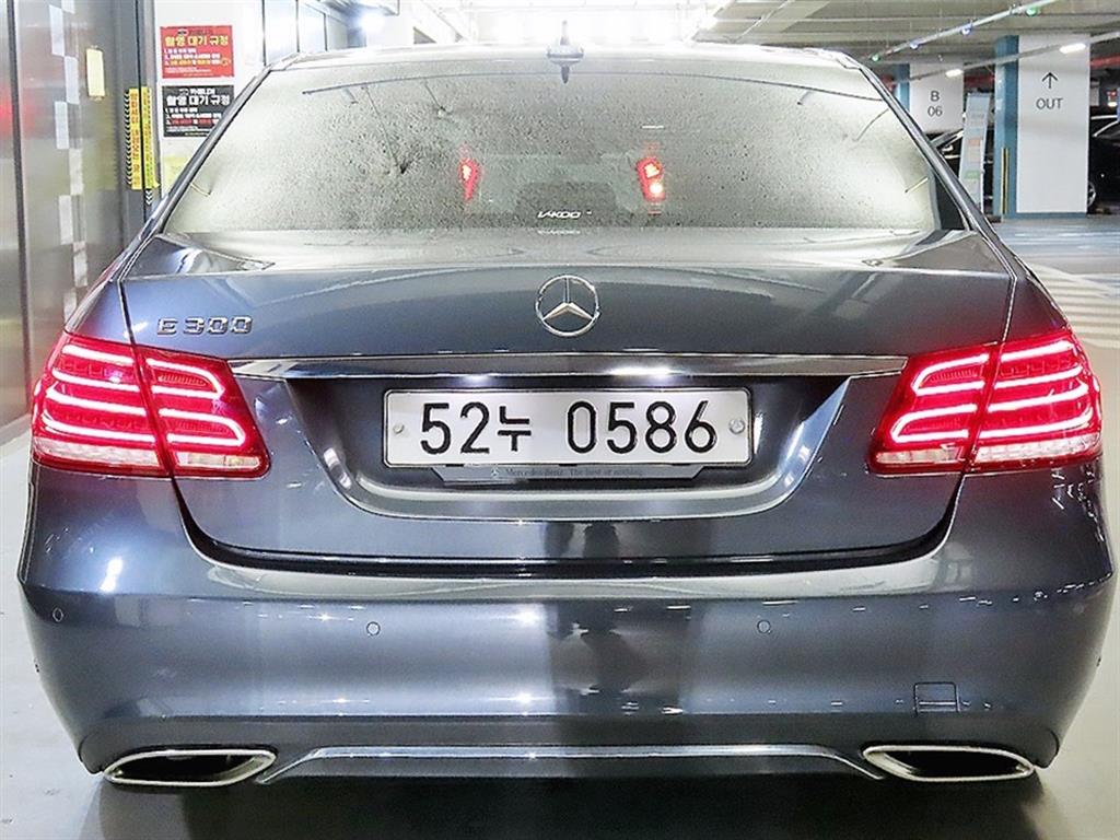 Mercedes Benz E class - Vista 5