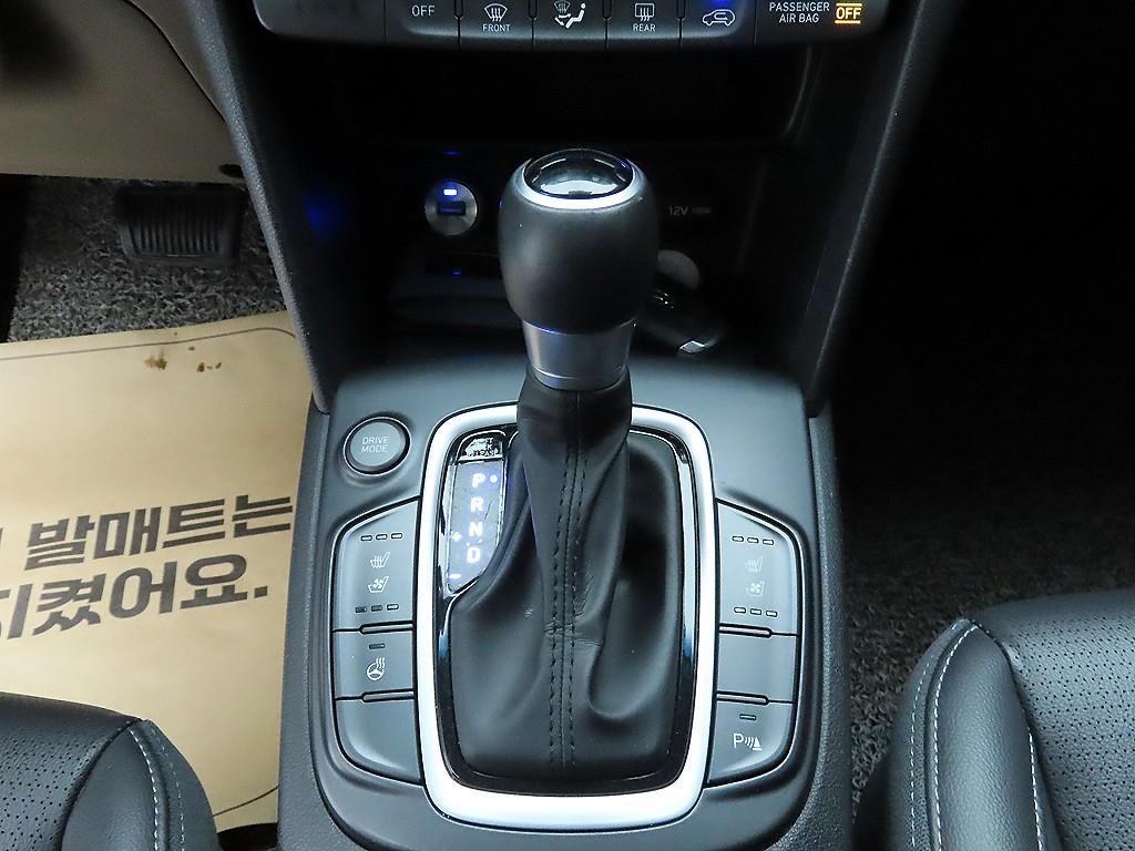 HYUNDAI Kona - Vista 10