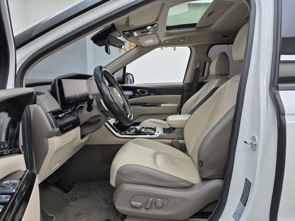 KIA Carnival - Vista 11
