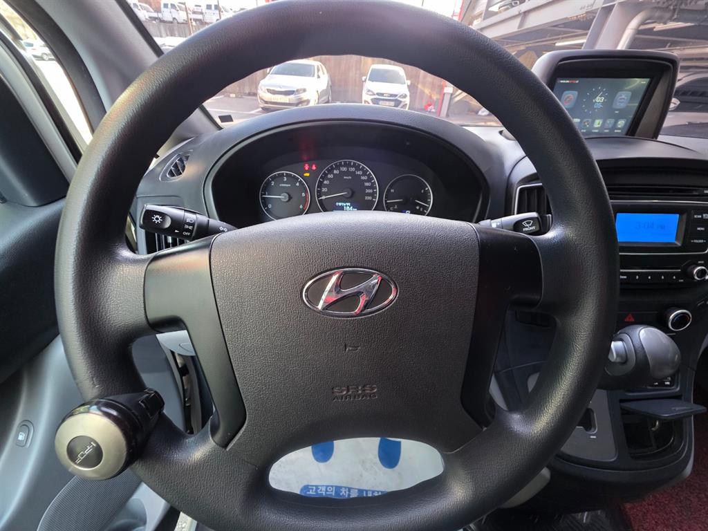 HYUNDAI Starex - Vista 7