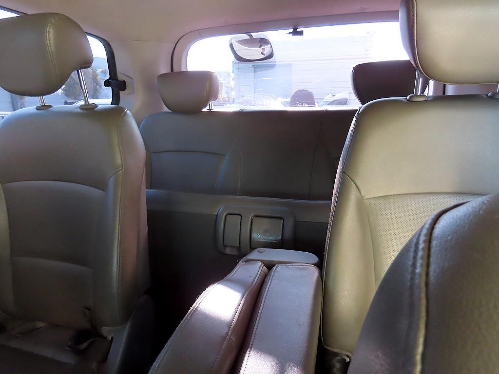 HYUNDAI Starex - Vista 7