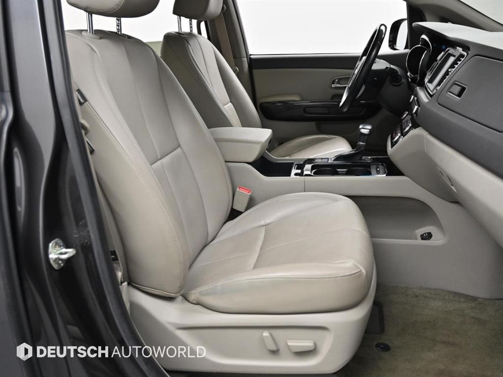 KIA Carnival - Vista 10