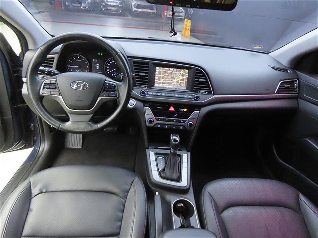 HYUNDAI Avante - Vista 7