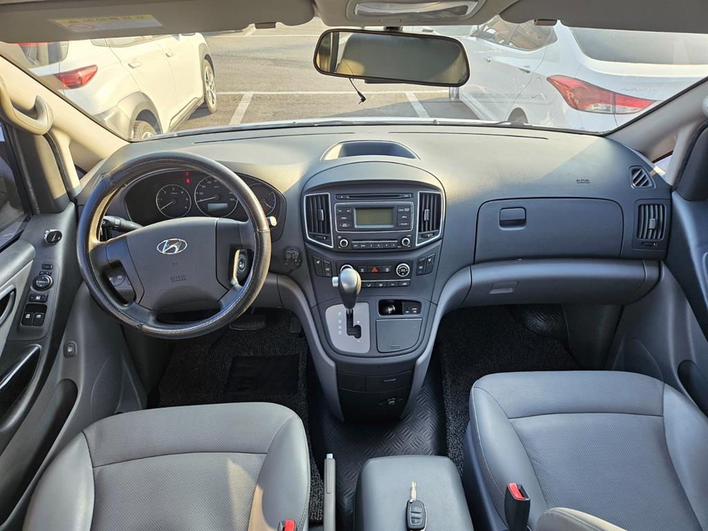 HYUNDAI Starex - Vista 7