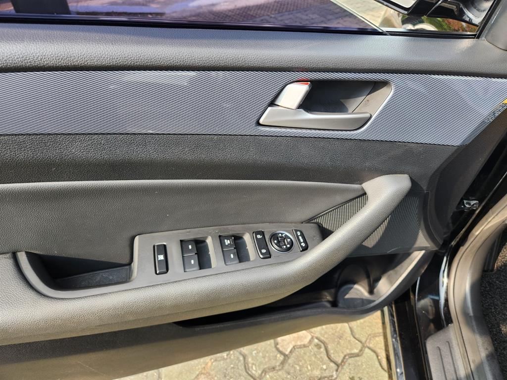 HYUNDAI Sonata - Vista 12