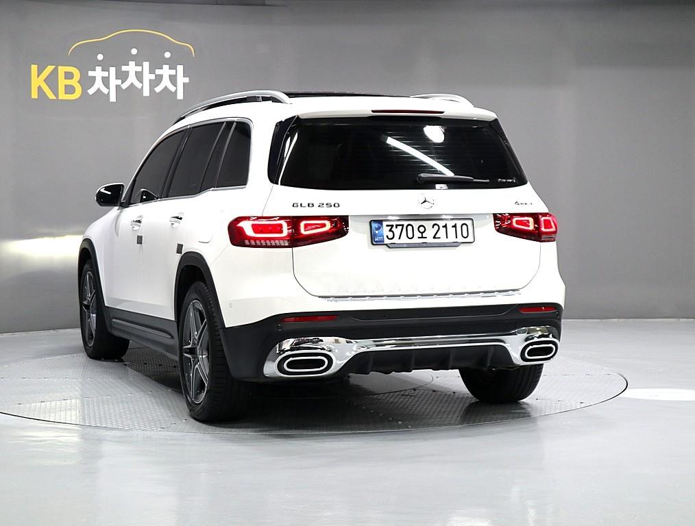 Mercedes Benz GLB Class - Vista 4