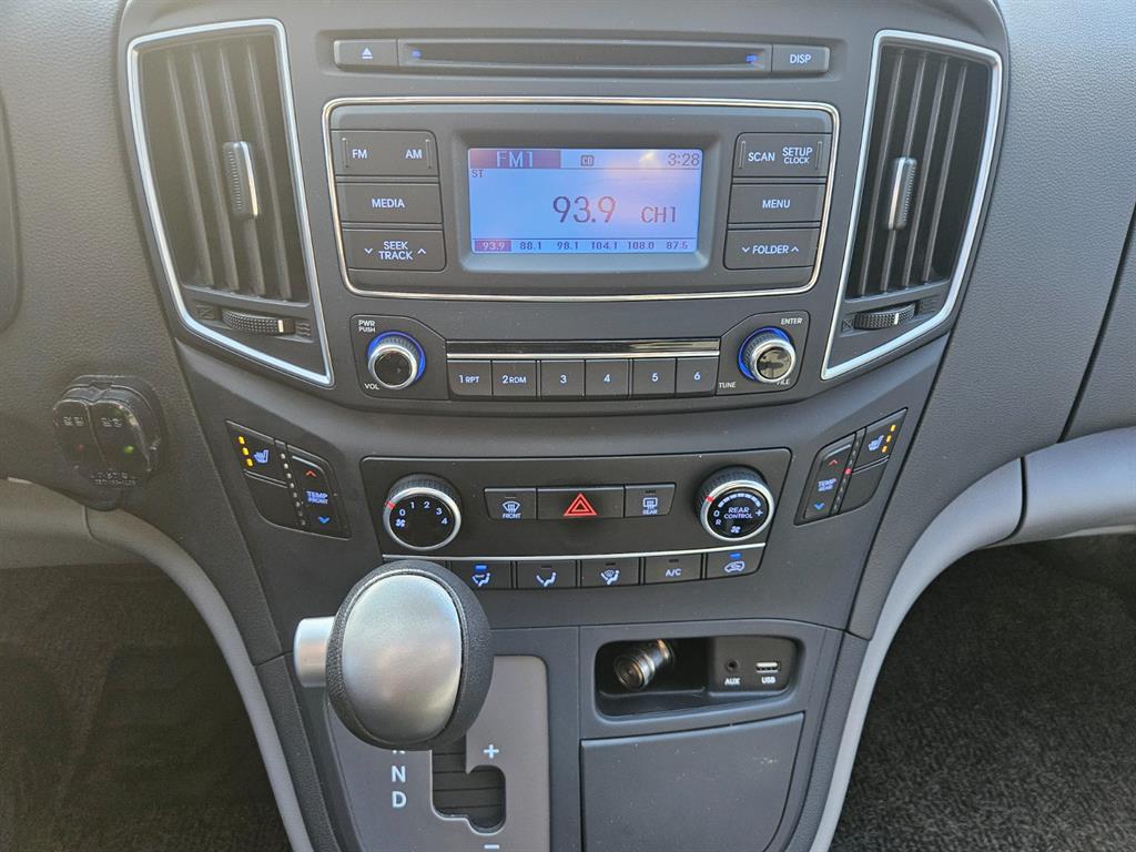 HYUNDAI Starex - Vista 8