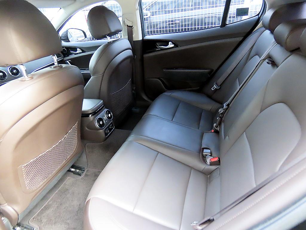 KIA Stinger - Vista 6