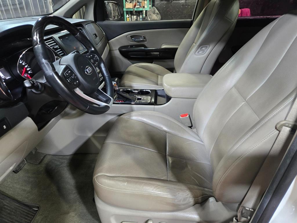 KIA Carnival - Vista 6