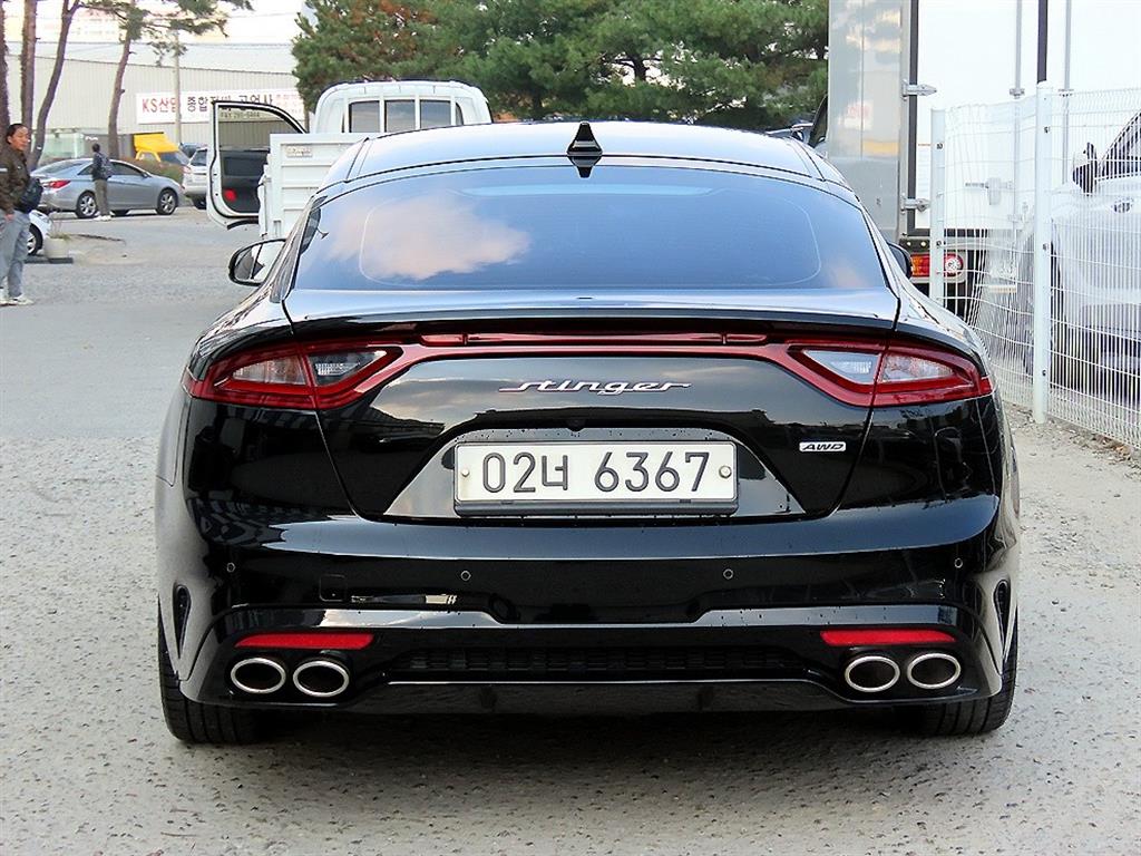 KIA Stinger - Vista 4