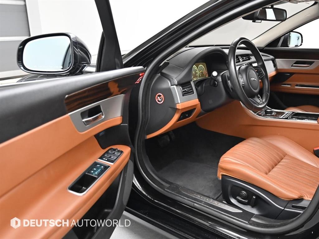 Jaguar XF - Vista 11