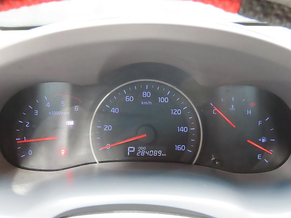 KIA Carnival - Vista 11