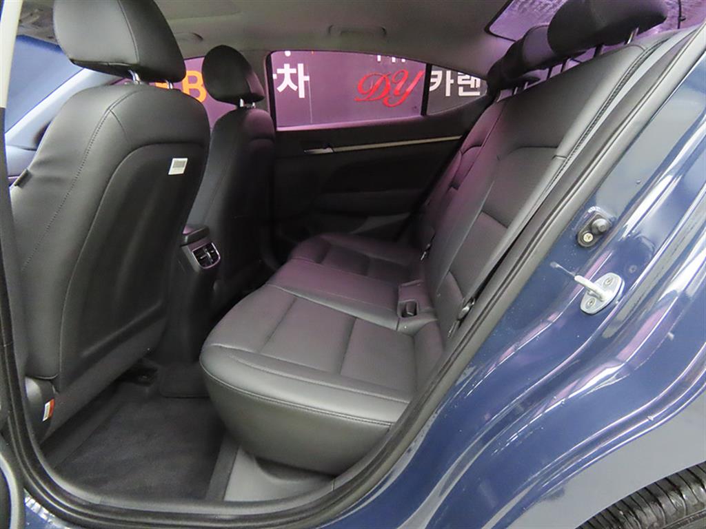 HYUNDAI Avante - Vista 6