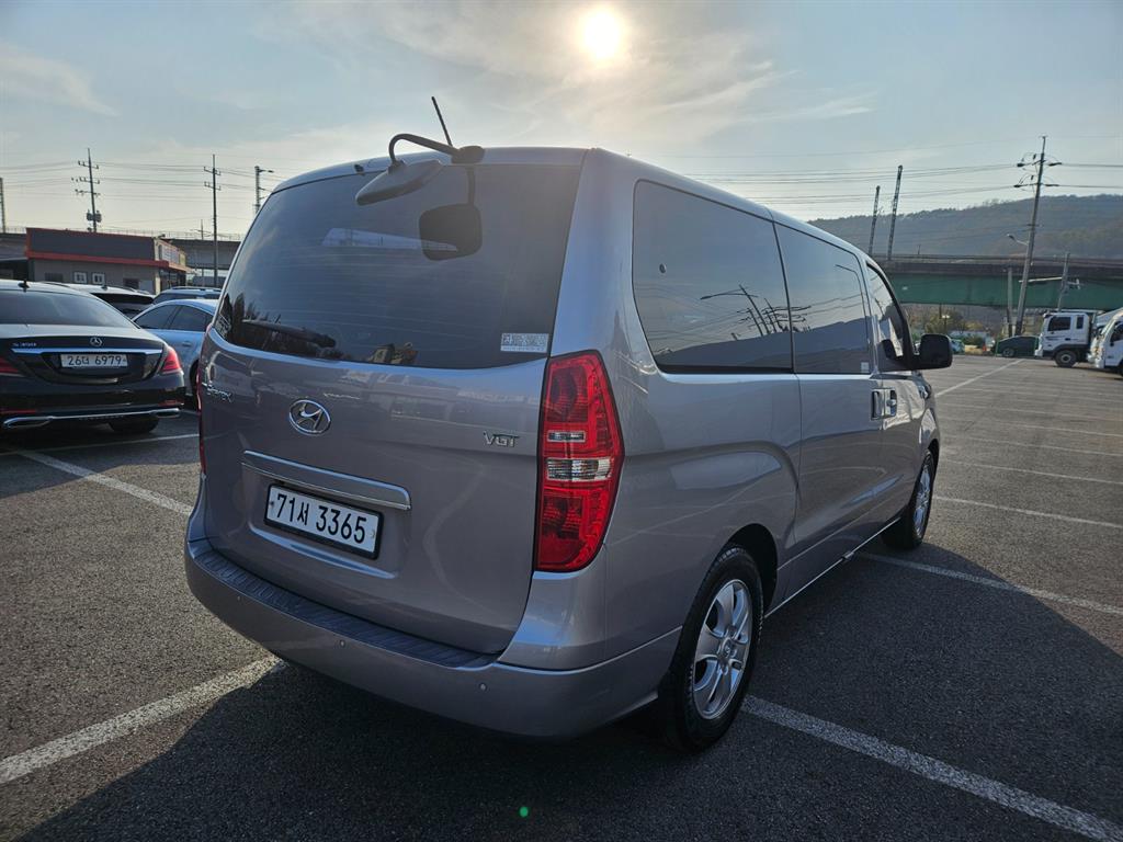 HYUNDAI Starex - Vista 4