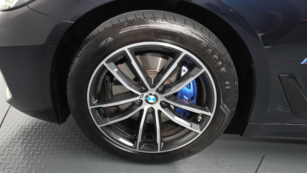 BMW 5 Series - Vista 5