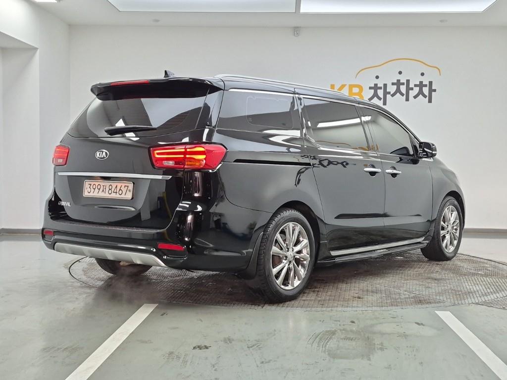 KIA Carnival - Vista 4